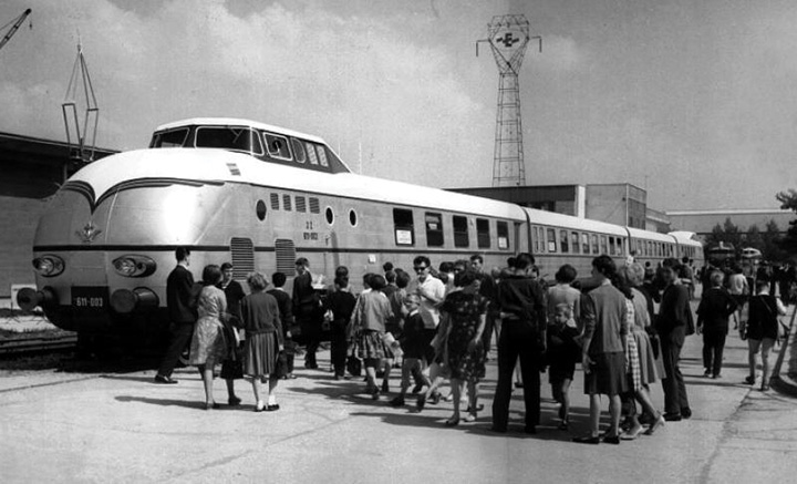 Dizelsko-elektromotorni vlak serije 611, proizveden u Tvornici za izradu i popravak željezničkih vozila Janko Gredelj Zagreb 1961. godine